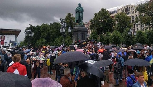 Wiece przeciwko zmianom konstytucyjnym zakończyły się masowymi aresztami